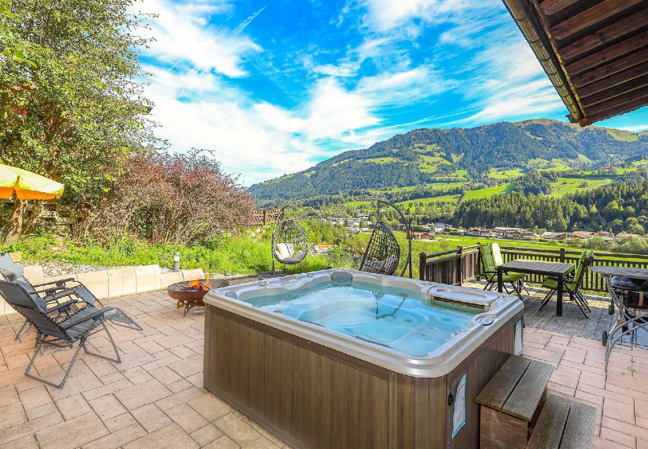 Chalet in Kitzbühel - Chalet Moralee – Kitzbühel, Hot Tub & Alpine Views 