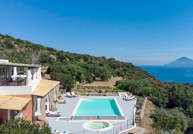 Villa in Panarea - Luxury Villa Casa Casiopeia 