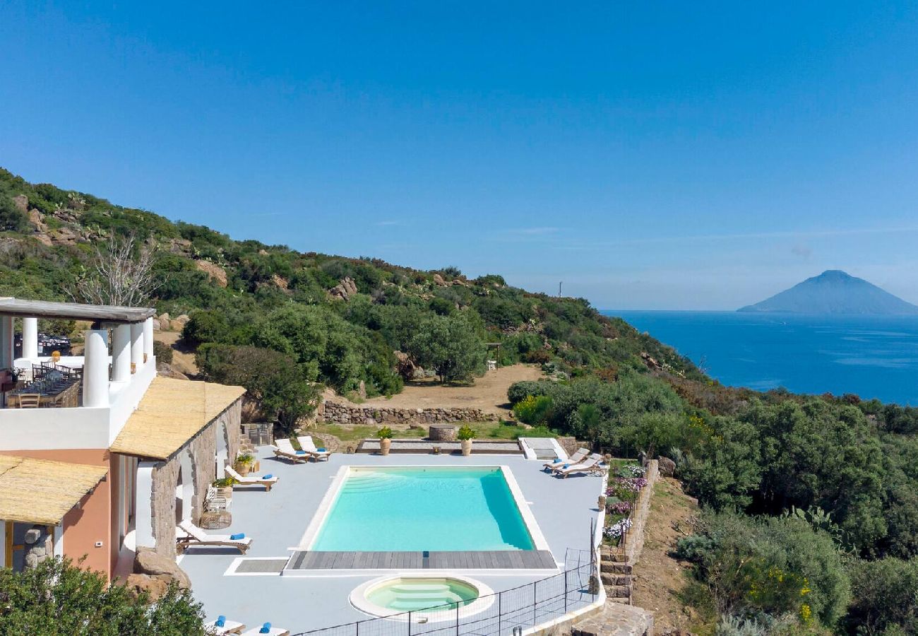 Villa in Panarea - Luxury Villa Casa Casiopeia 